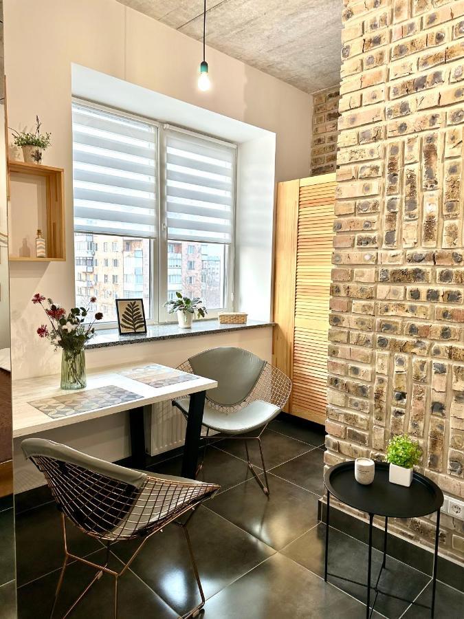 Designer Apartments In The City Center Ровно Экстерьер фото