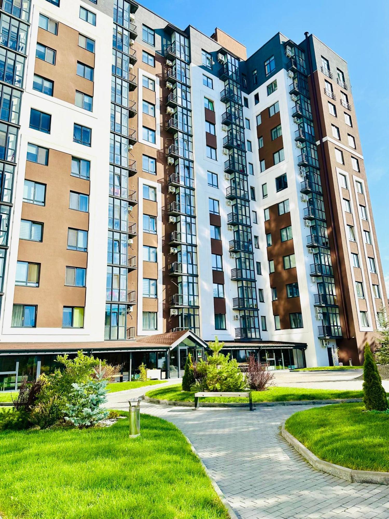 Designer Apartments In The City Center Ровно Экстерьер фото